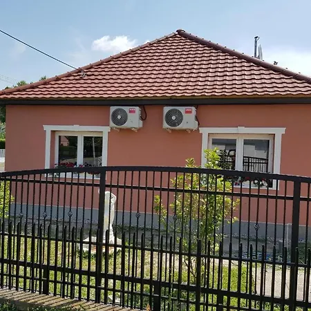 Rajmund Vendeghaz Holiday home Balatonkeresztur